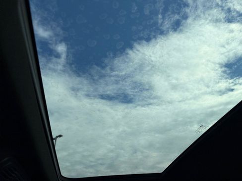 Used 2021 GMC Yukon Denali w/ Denali Premium Package image 17