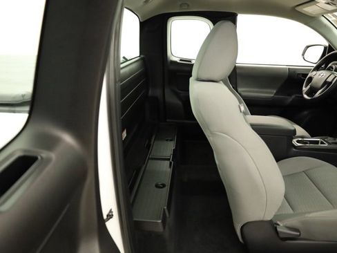 Used 2017 Toyota Tacoma SR image 29