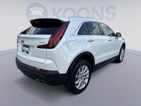 Used 2023 Cadillac XT4 Luxury w/ Cold Weather Package FWD image 7
