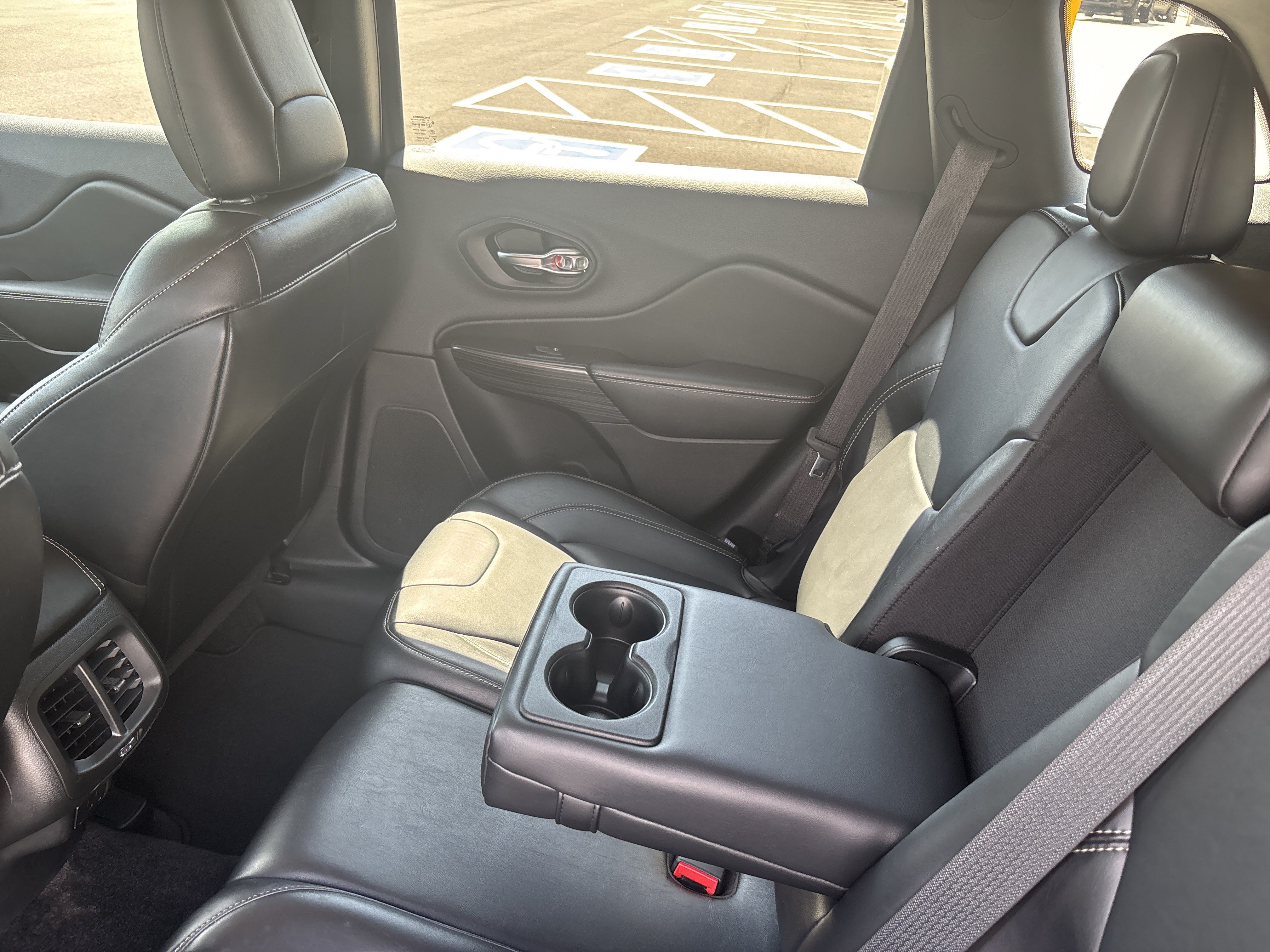 Used 2015 Jeep Cherokee Limited FWD image 32