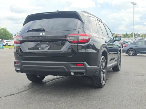 Used 2025 Honda Pilot Sport image 9