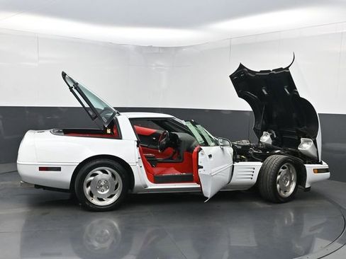Used 1994 Chevrolet Corvette Coupe RWD image 35