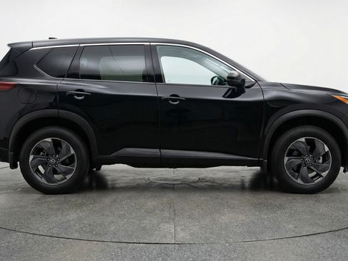 Used 2025 Nissan Rogue SV image 11