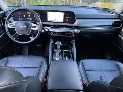 Used 2023 Kia Telluride EX w/ EX Captain's Chair Package image 13