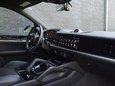Certified 2024 Porsche Cayenne S AWD/4WD image 28