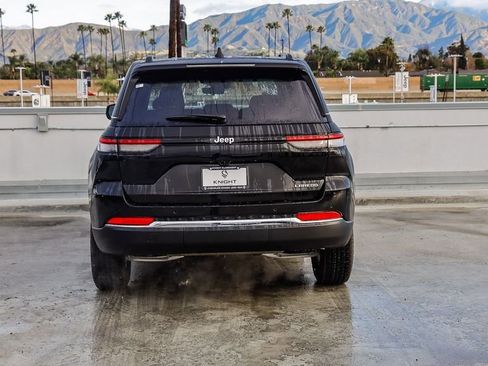New 2025 Jeep Grand Cherokee Laredo w/ Luxury Tech Group I image 8