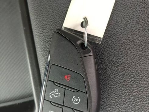 Used 2025 GMC Sierra 1500 Elevation image 30