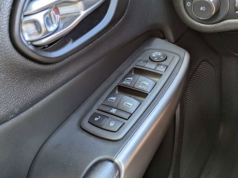 Used 2022 Jeep Cherokee Latitude Lux FWD image 25