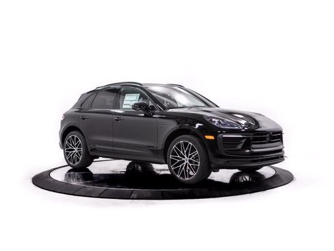 Certified 2026 Porsche Macan AWD/4WD image 9