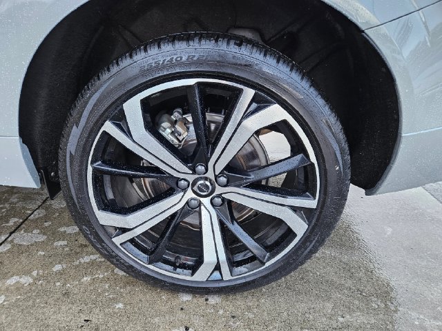 Used 2025 Volvo XC60 T8 Ultra w/ Protection Package Premier AWD/4WD image 9