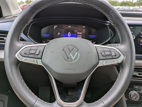 Used 2023 Volkswagen Taos SE w/ Panoramic Sunroof Package FWD image 23