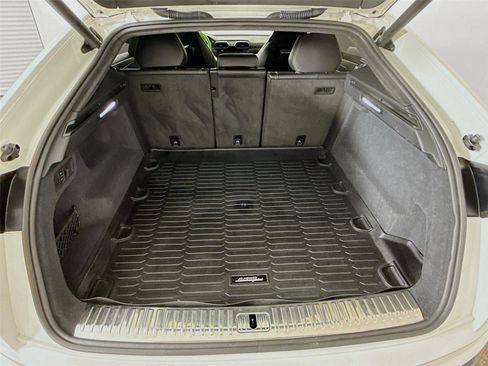 Used 2019 Lamborghini Urus image 17