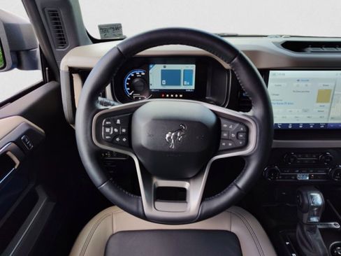 Used 2022 Ford Bronco Wildtrak image 15