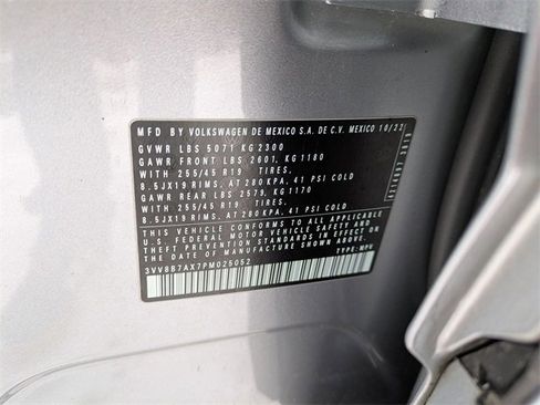 Used 2023 Volkswagen Tiguan SE R-Line image 25