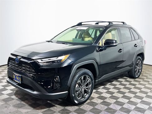 Certified 2023 Toyota RAV4 XLE Premium image 4