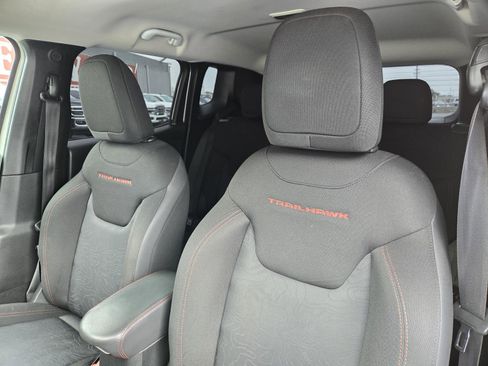 Certified 2019 Jeep Renegade Trailhawk image 24