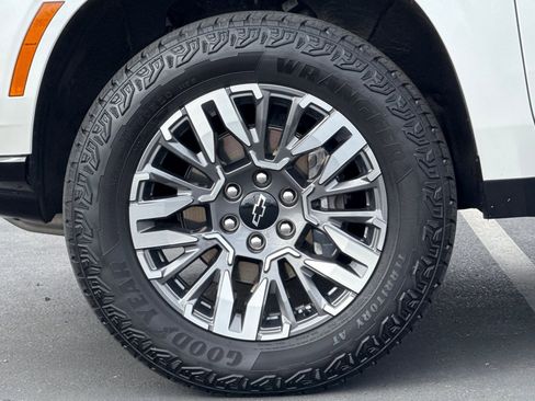 Used 2025 Chevrolet Tahoe Z71 image 39