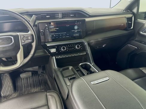 Used 2024 GMC Sierra 3500 Denali image 17