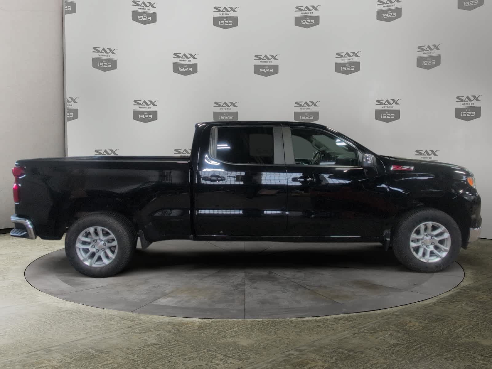 Used 2024 Chevrolet Silverado 1500 LT AWD/4WD image 6