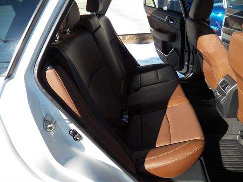 Used 2018 Subaru Outback 3.6R Touring image 11