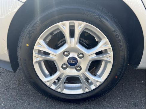 Used 2014 Ford Fiesta SE image 9