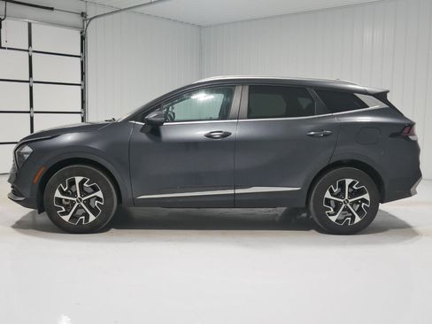 Used 2023 Kia Sportage EX image 8