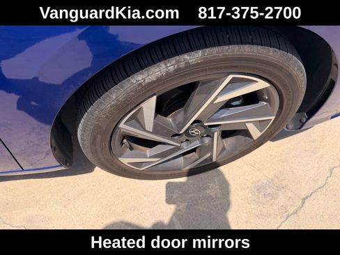 Used 2025 Hyundai Elantra SEL FWD image 11