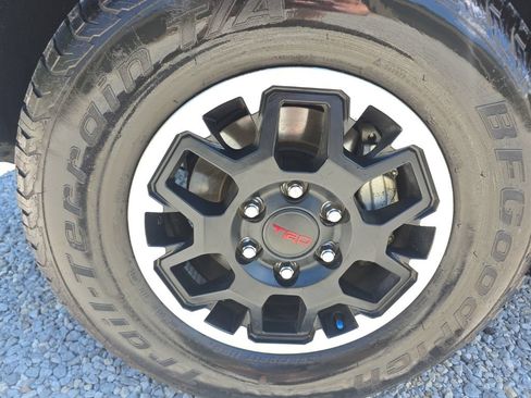 Certified 2024 Toyota Tacoma TRD Off-Road AWD/4WD image 11