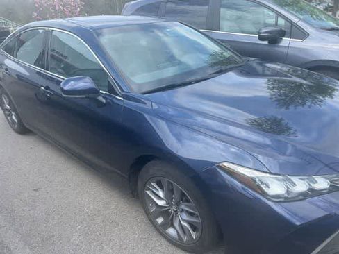 Used 2019 Toyota Avalon XLE w/ Moonroof Package image 7