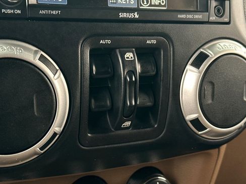 Used 2016 Jeep Wrangler Unlimited Sahara w/ Connectivity Group image 22