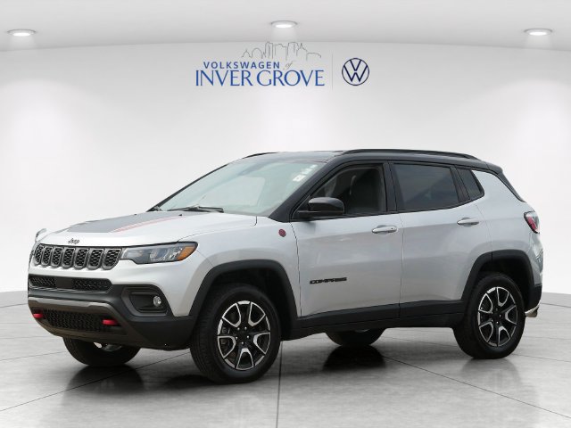 Used 2024 Jeep Compass Trailhawk AWD/4WD image 3