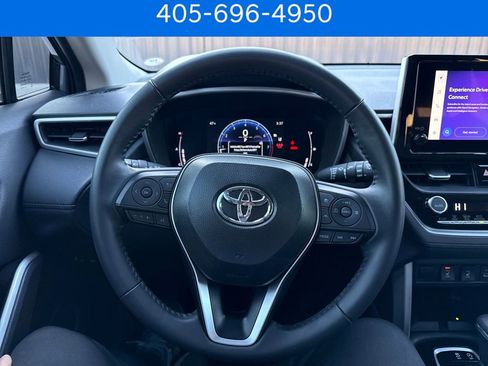 Used 2025 Toyota Corolla Cross XLE w/ Convenience Package image 22