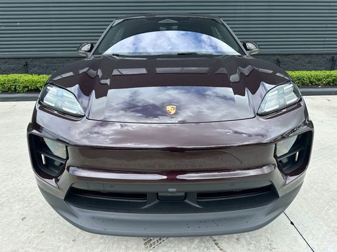 Certified 2025 Porsche Macan Electric image 8