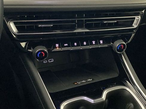 Certified 2025 Chevrolet Traverse LT image 23