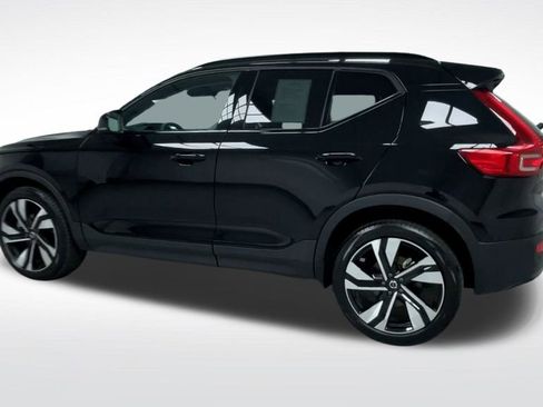 Used 2025 Volvo XC40 B5 Plus image 20