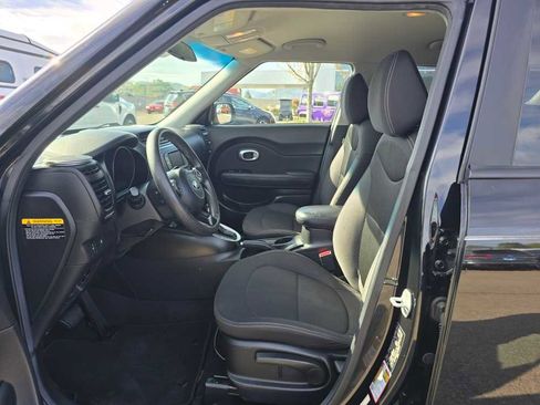 Used 2018 Kia Soul FWD image 10