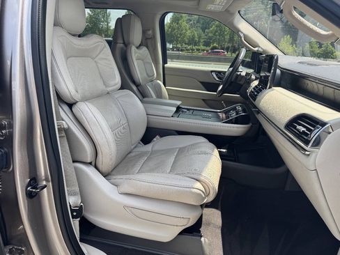Used 2018 Lincoln Navigator Select w/ Technology Package RWD image 20