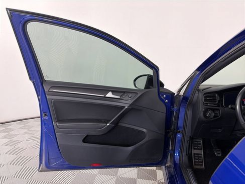 Used 2018 Volkswagen Golf R 4-Door AWD/4WD image 10