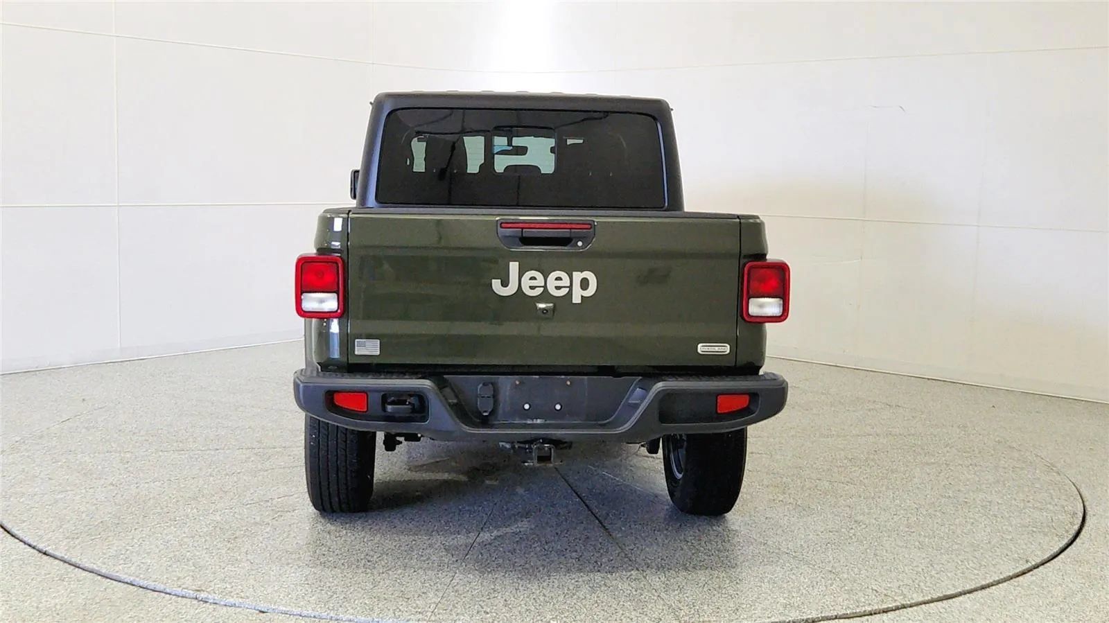 Used 2023 Jeep Gladiator Overland w/ Cold Weather Group AWD/4WD image 7