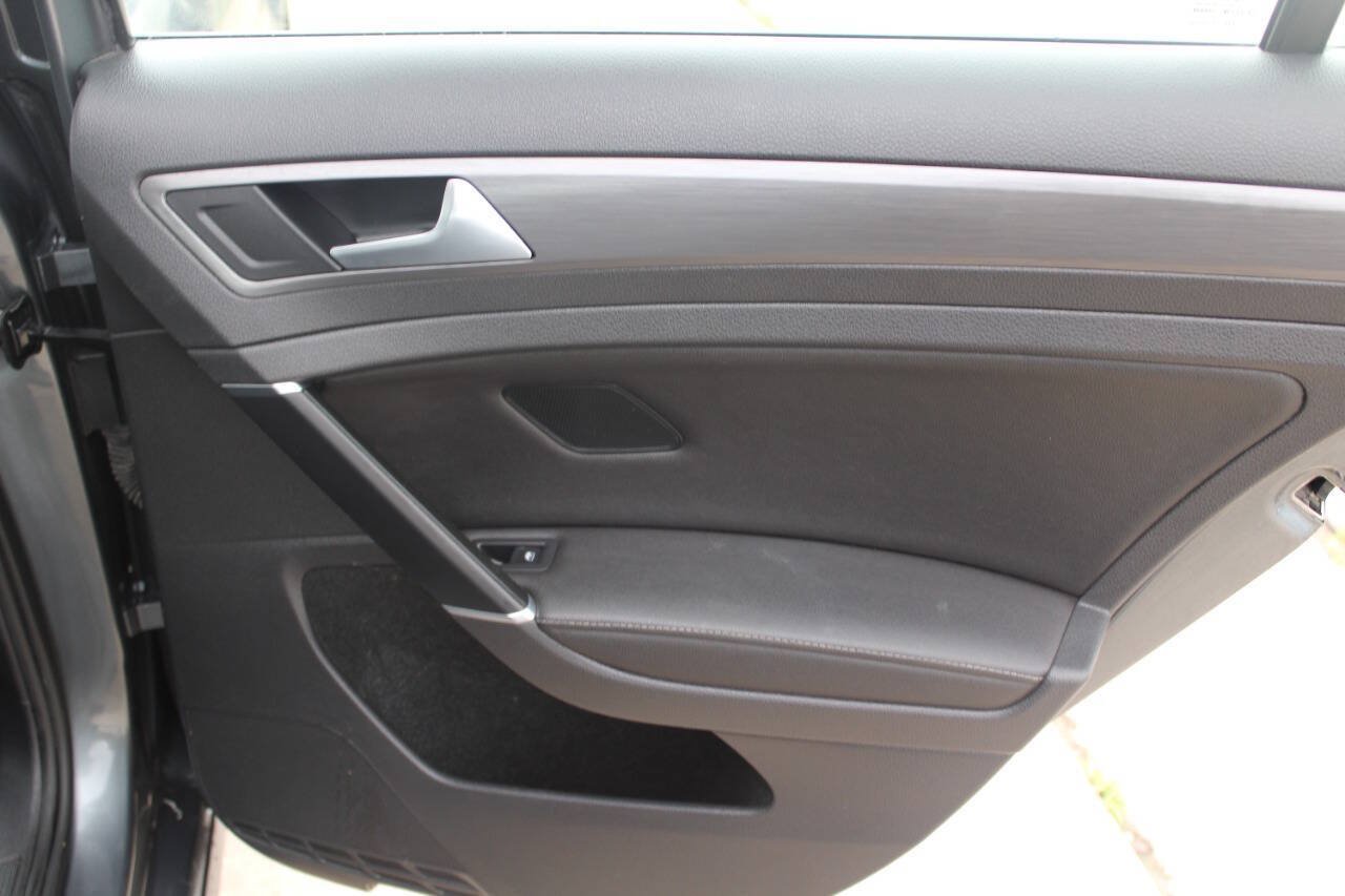 Used 2021 Volkswagen Golf 4-Door FWD image 9