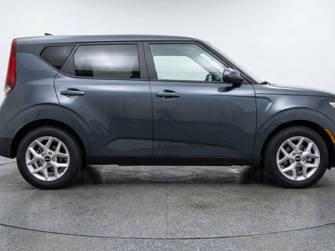 Used 2025 Kia Soul LX w/ LX Technology Package FWD image 11