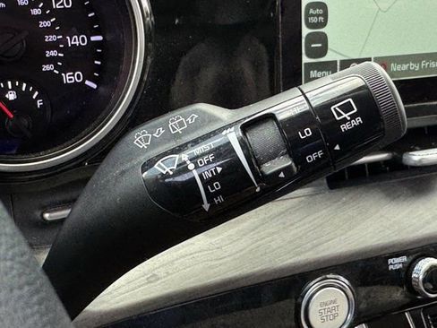 Used 2024 Kia Carnival EX FWD image 23
