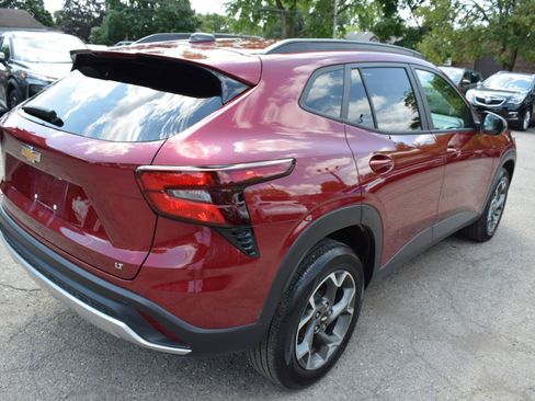 Used 2024 Chevrolet Trax LT w/ Sunroof Package FWD image 7