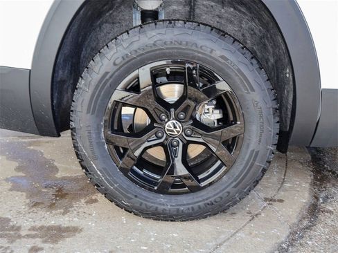 New 2026 Volkswagen Atlas Peak Edition image 9