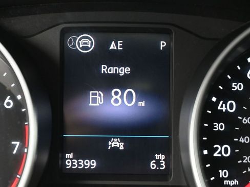 Used 2021 Volkswagen Tiguan SE image 12