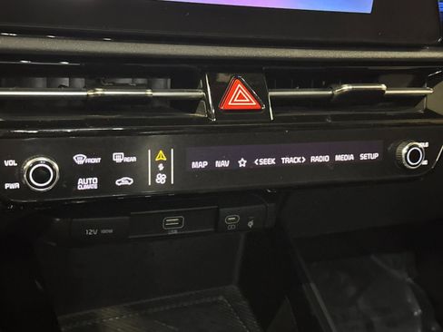 Certified 2023 Kia Niro Wave image 30