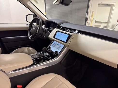 Used 2020 Land Rover Range Rover Sport HSE image 24