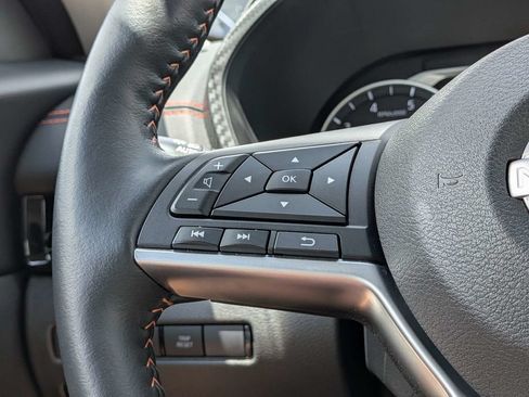 Used 2025 Nissan Sentra SR w/ SR Premium Package FWD image 30