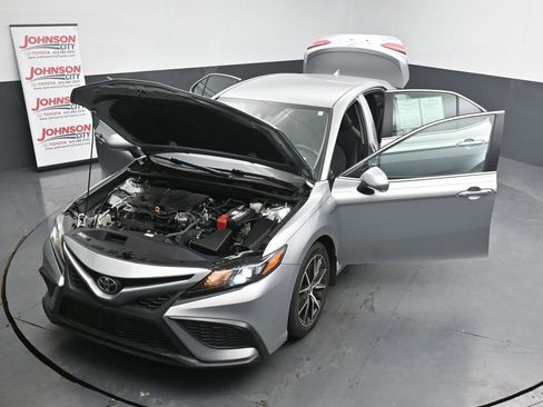 Used 2021 Toyota Camry SE image 38