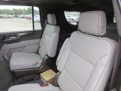 New 2026 GMC Yukon XL Elevation w/ Elevation Premium Package AWD/4WD image 13